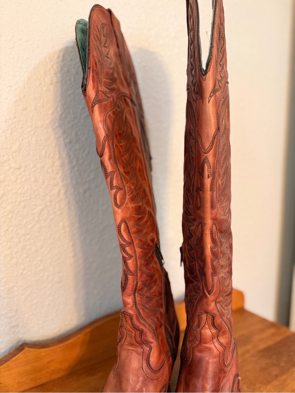 Classic Women's Brown Leather Knee-High Heeled Boots - Picture 3 of 4